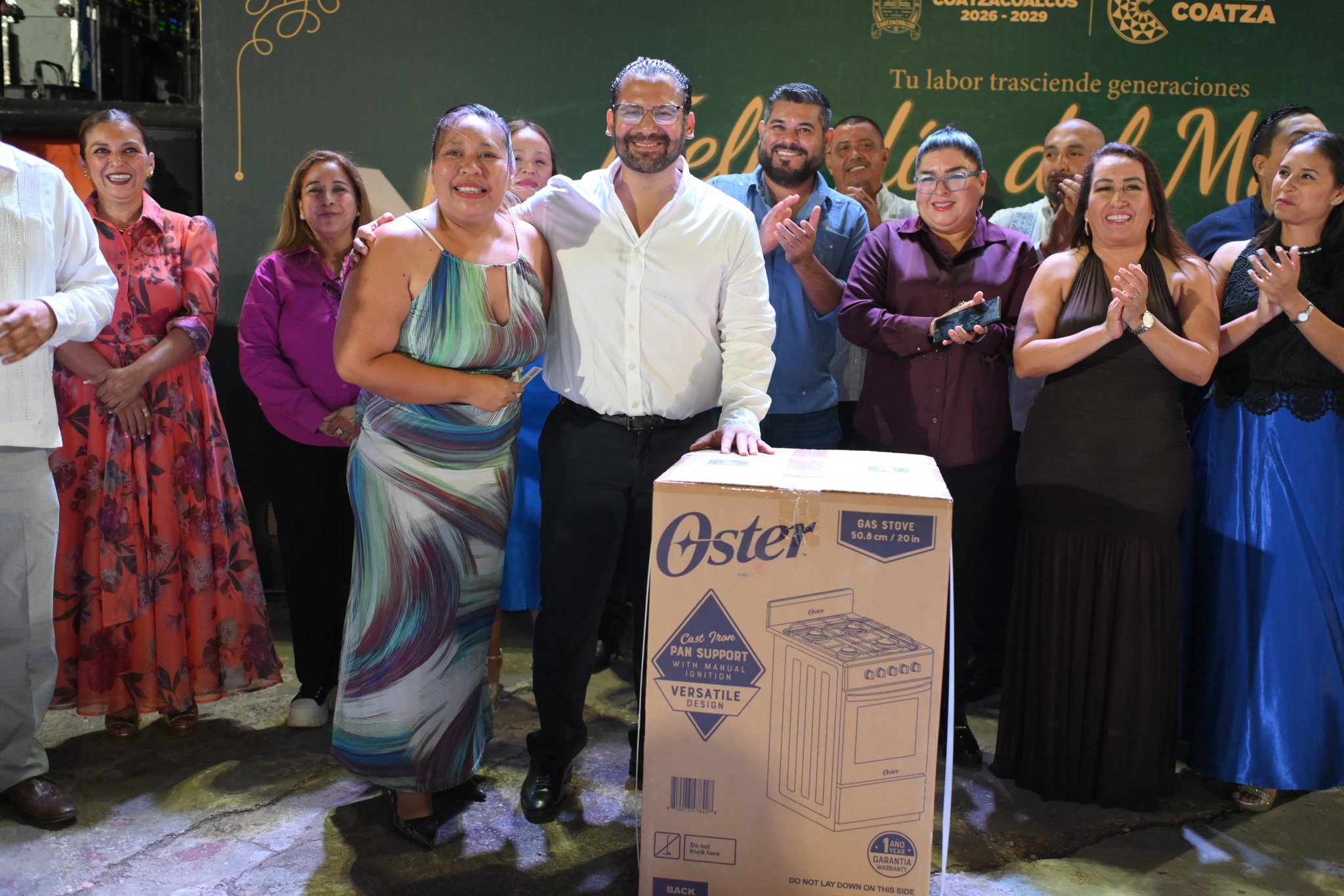 Reconoce Gobierno de Coatzacoalcos a más de 4 mil docentes en emotiva celebración del Día del Maestro