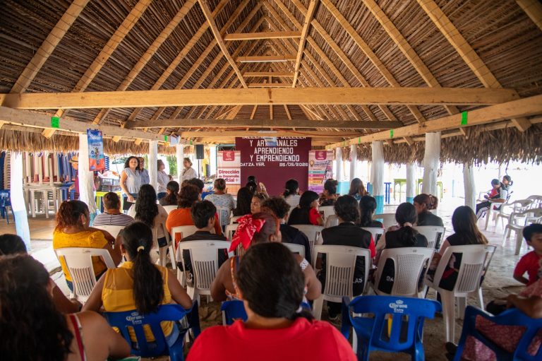 Concluyen 76 mujeres el taller artesanal “Aprendiendo y Emprendiendo” en Coatzacoalcos