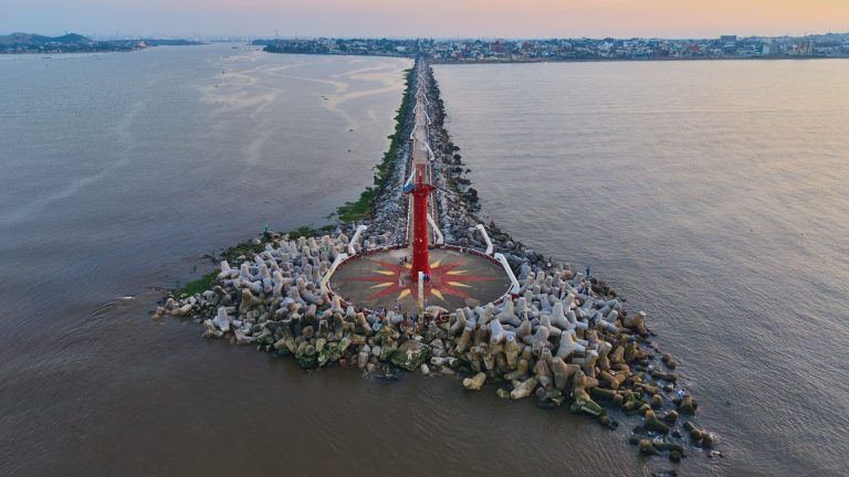 Arrancan maniobras nocturnas en escollera de Coatzacoalcos; habrá cierres viales temporales
