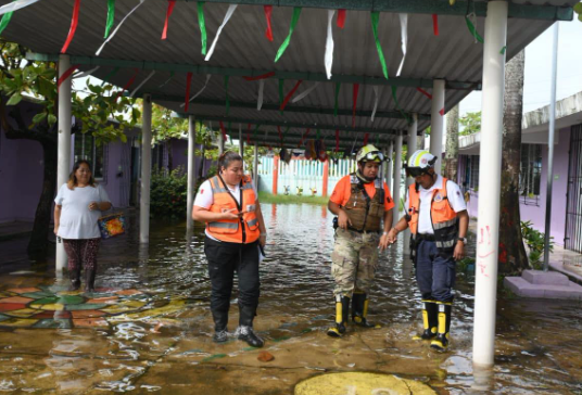 Inspeccionan 24 escuelas de Coatzacoalcos por daños ocasionados por el Frente Frío 2
